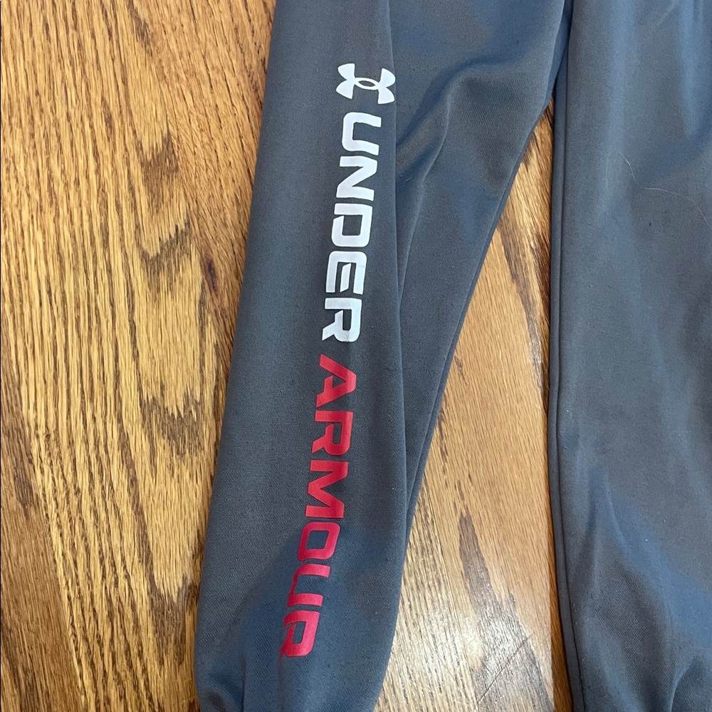 Boy’s Under Armour Matching Sweatsuit. Size 5. Excellent to Like New Condition. - Picture 8 of 13